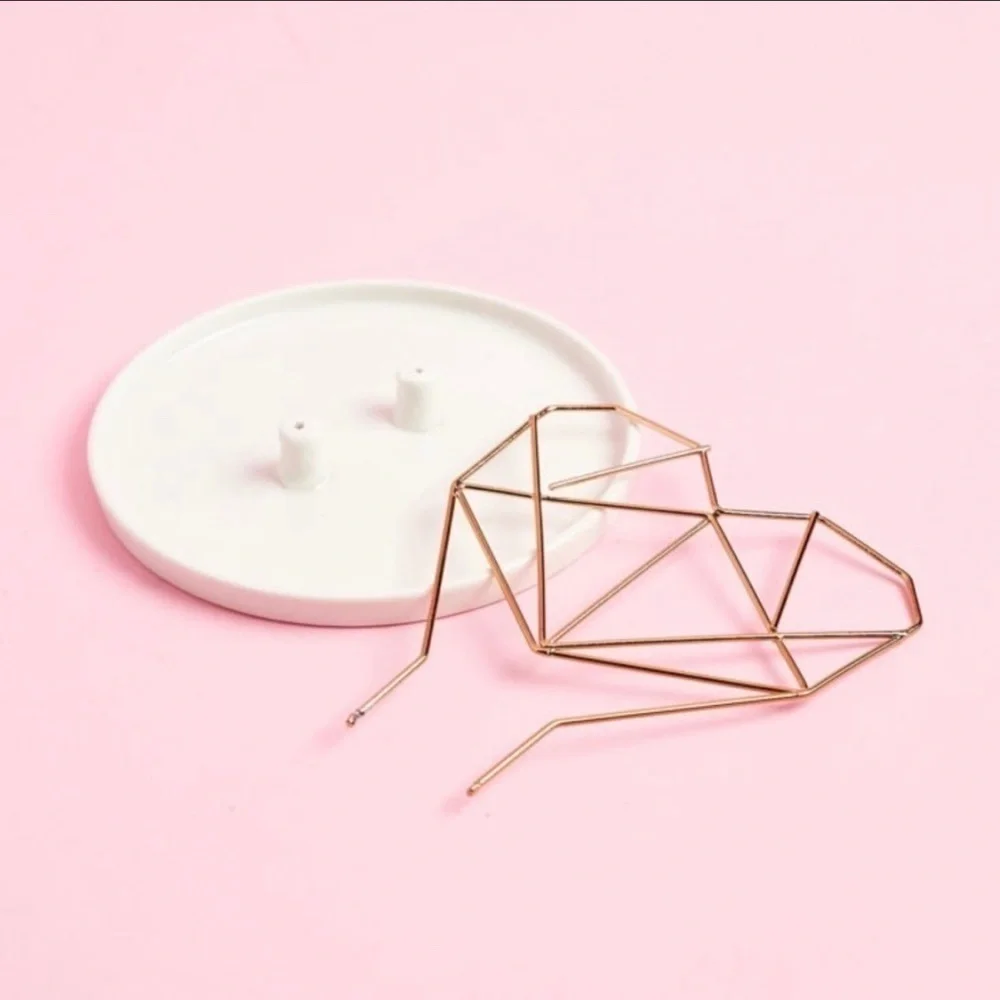 IMM Living Coxet Wire Heart Ceramic Jewelry Holder